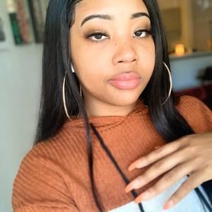 Meet your Posher, Ambrisha